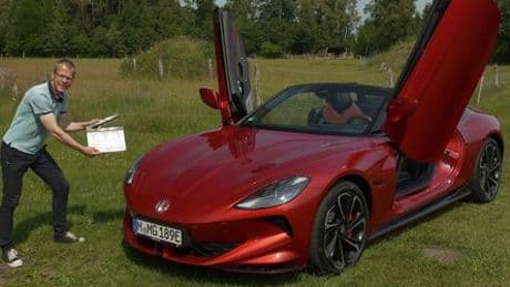 MG Cyberster im Test: Elektro-Cabrio mit Scherentüren und starken Fahrleistungen