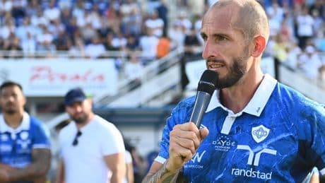 Top 14 : en vidéo, la célébration en musique pour la grande dernière à Castres de Julien Dumora avec Joan de Nadau