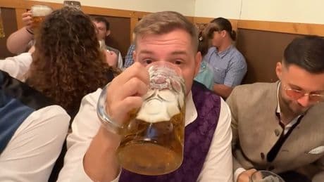 Aftershow-Party zur Gamescom - Flog Influencer-Riese „stockbesoffen“ aus Club?