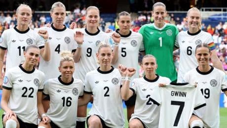 Die großen Gesten der Nationalspielerinnen für ihre verletzte Kapitänin