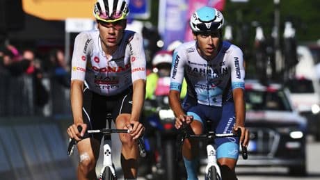 La intrahistoria de la inesperada 'pájara' que deja a Juan Ayuso sin Giro: frío, dolor de rodilla, sin "feeling desde la salida" y sin "excusas"