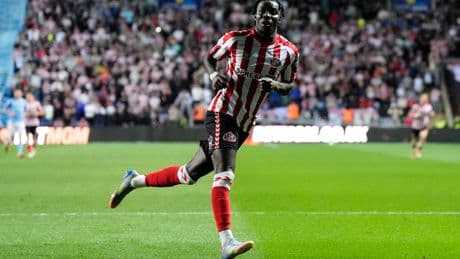 Sunderland edge Coventry in Championship play-off semi-final first leg after late Eliezer Mayenda goal