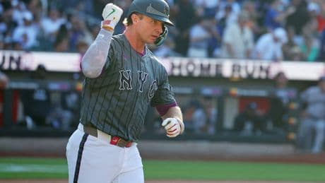 Mets slug their way past sloppy Yankees to take second straight win in Subway Series