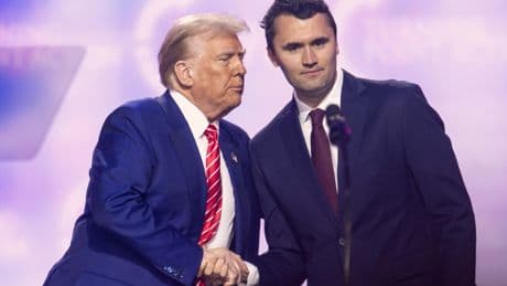 Disparan al activista pro Trump Charlie Kirk en un evento con estudiantes
