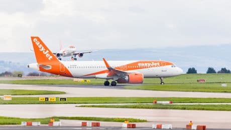 «Nous avons senti tout l’avion trembler»: collision entre deux avions EasyJet à l’aéroport de Manchester