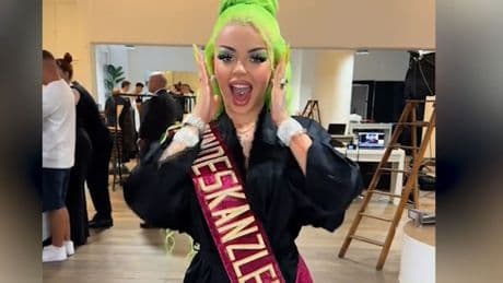 Nackt zur Macht - Katja Krasavice fast hüllenlos
