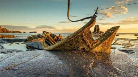 'Stunning' UK beach with shipwreck where dinosaurs once roamed