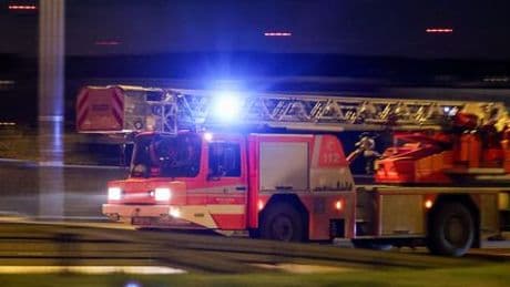 Dresden: Offenbar betrunkene Frauen kapern Ponton und treiben Elbe flussabwärts