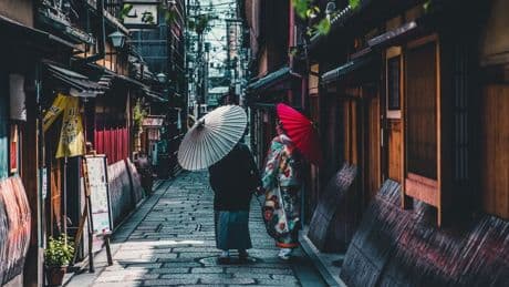 Japonların simgesi haline gelen şemsiyelerin meğer anlamı çok farklıymış! Biz yağmur için sanıyorduk