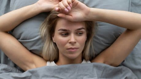 ¿Cuáles son las causas de los desajustes hormonales en la mujer?