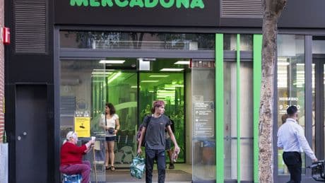 España aplica a los comercios 390 normas distintas de apertura y horarios