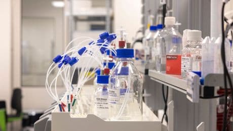 Forschungsausgaben: Chemie mit Rekord bei Forschung - aber Druck aus Asien groß