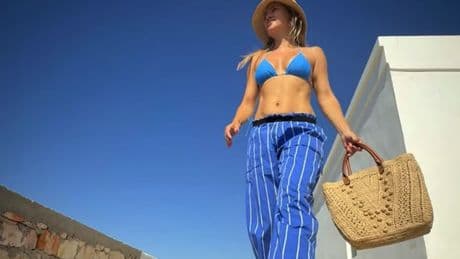 Kate Hudson shows off bikini body in steamy send-off to summer