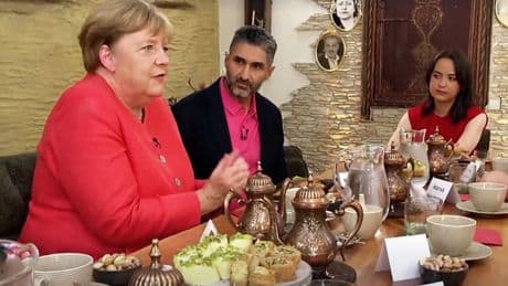 WDR-Doku zu zehn Jahre „Wir schaffen das“: Zu Tisch mit Merkel