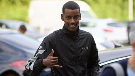 Isak, pillado en Zubieta mientras negocia su fichaje por el Liverpool