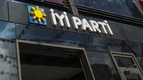 İYİ Parti Sakarya teşkilatında büyük kopuş: İl Başkanı ve 6 ilçe başkanı istifa etti