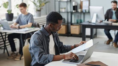 Inquiétude dans les entreprises: les liens entre collègues sont moins amicaux qu'avant