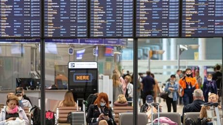Umleitungen und Flugausfälle: 60.000 Russen hängen nach Drohnenangriffen an Flughäfen fest