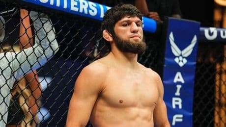 Tirotean al luchador de MMA Timur Khizriev, alumno de Khabib, en la puerta de su casa