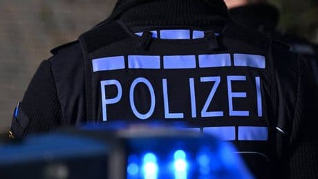 Angriff vor Mehrfamilienhaus: Zwölfjährige bei Attacke in Halle verletzt