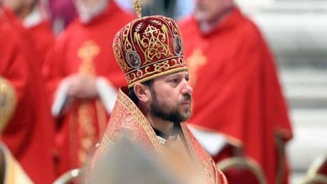 Los 5 cardenales de otros ritos que elegirán al Papa y visten diferente