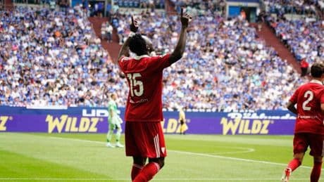 2-4: Akor Adams guía al nuevo Sevilla de Almeyda a su primer triunfo del verano