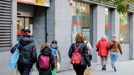 El SEPE dará un tijeretazo a los 570 euros del subsidio por desempleo al cumplirse medio año de ayuda
