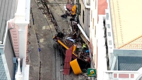 Funiculaire à Lisbonne : l'accident a suivi «la déconnexion du câble entre les deux cabines»