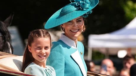 "Trooping the Colour": König Charles muss in der Kutsche sitzen, Kate strahlt in Türkis