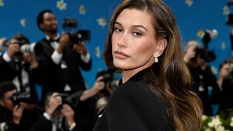 Leute: Hailey Bieber: Geburt war das Schwierigste