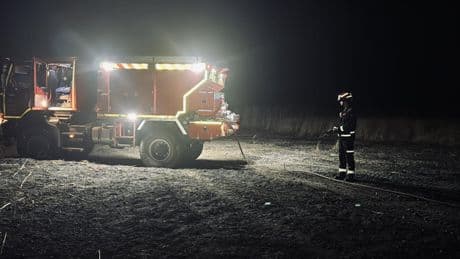 Hallan el cadáver carbonizado de un hombre en el interior de un coche tras apagar un incendio en Morata de Tajuña