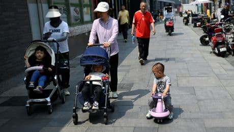 Chine : le gouvernement va verser des allocations aux parents pour stimuler la natalité