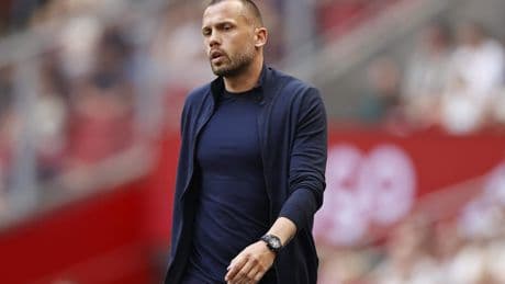 John Heitinga ziet Ajax worstelen tegen Telstar: ’Het moet beter’