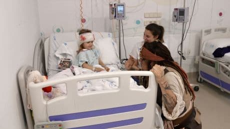 Jack Sparrow desembarca en el Niño Jesús: así fue la visita sorpresa de Johnny Depp
