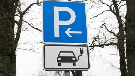 Elektro: Weitere Ladestandorte für E-Autos an NRW-Autobahnen