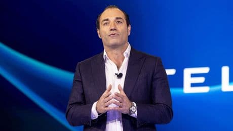 I dossier sul tavolo del nuovo ceo: marchi, dazi e nuove tecnologie. Cosi Stellantis affronta la tempesta dell’automotive
