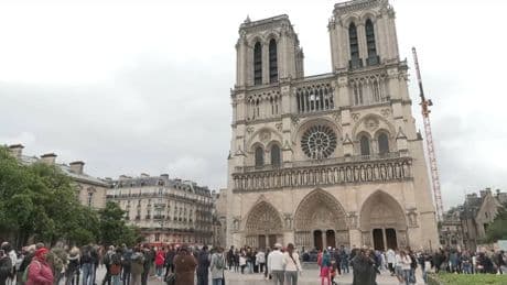 Mort du pape François: les cloches de Notre-Dame de Paris retentissent 88 fois