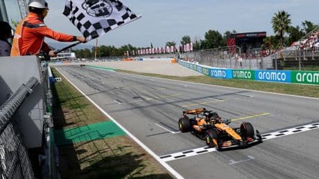 Formel 1 in Barcelona: Piastri siegt, Verstappen patzt