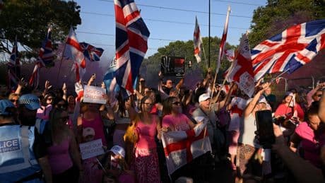 «Nos rues deviennent plus dangereuses et pourtant cette catastrophe s’aggrave»: au Royaume-Uni, une vague de protestation contre les demandeurs d’asile