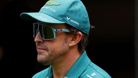 El enfado de Alonso con Aston Martin en la sprint del GP de Miami: "Teníamos que haber luchado con Hamilton por el podio"