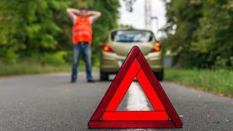 ¿Son más fiables los coches eléctricos que los de combustión? Este informe deja claro cuáles sufren menos averías