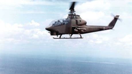 Il temerario volo del Cobra, il primo elicottero da combattimento che si distinse in Vietnam