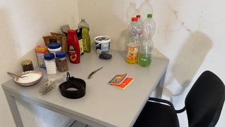 Er verletzte fünf Menschen in Bielefeld - Auf dem Tisch des Attentäters liegt ein Messer
