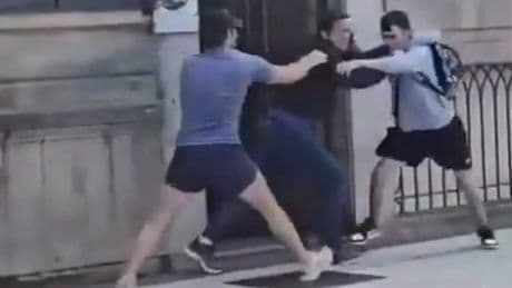 Dos turistas atrapan a un ladrón tras el robo de una cadena en San Sebastián