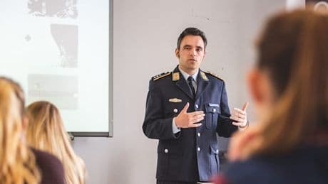 „Das geht nur im direkten Austausch mit Institutionen wie der Bundeswehr“