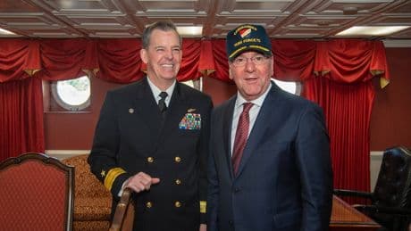 Drag-Shows auf USS Ronald Reagan bremsen Karriere von Trump-Admiral aus