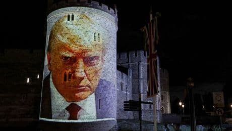 Trump in Großbritannien: Fotos mit Epstein auf Schloss Windsor projiziert