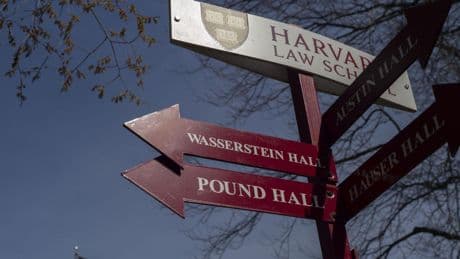 Trump sigue su guerra contra Harvard y amenaza ahora con quitarle fondos públicos para destinarlos a la formación profesional