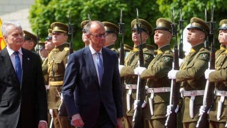 Merz verspricht in Litauen, Nato-Gebiet gegen jede Aggression zu verteidigen