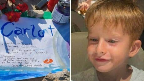 Carlo Panizzo, bambino di 6 anni scompare in mare sotto gli occhi della mamma, trovato morto: il corpicino recuperato nel cuore della notte